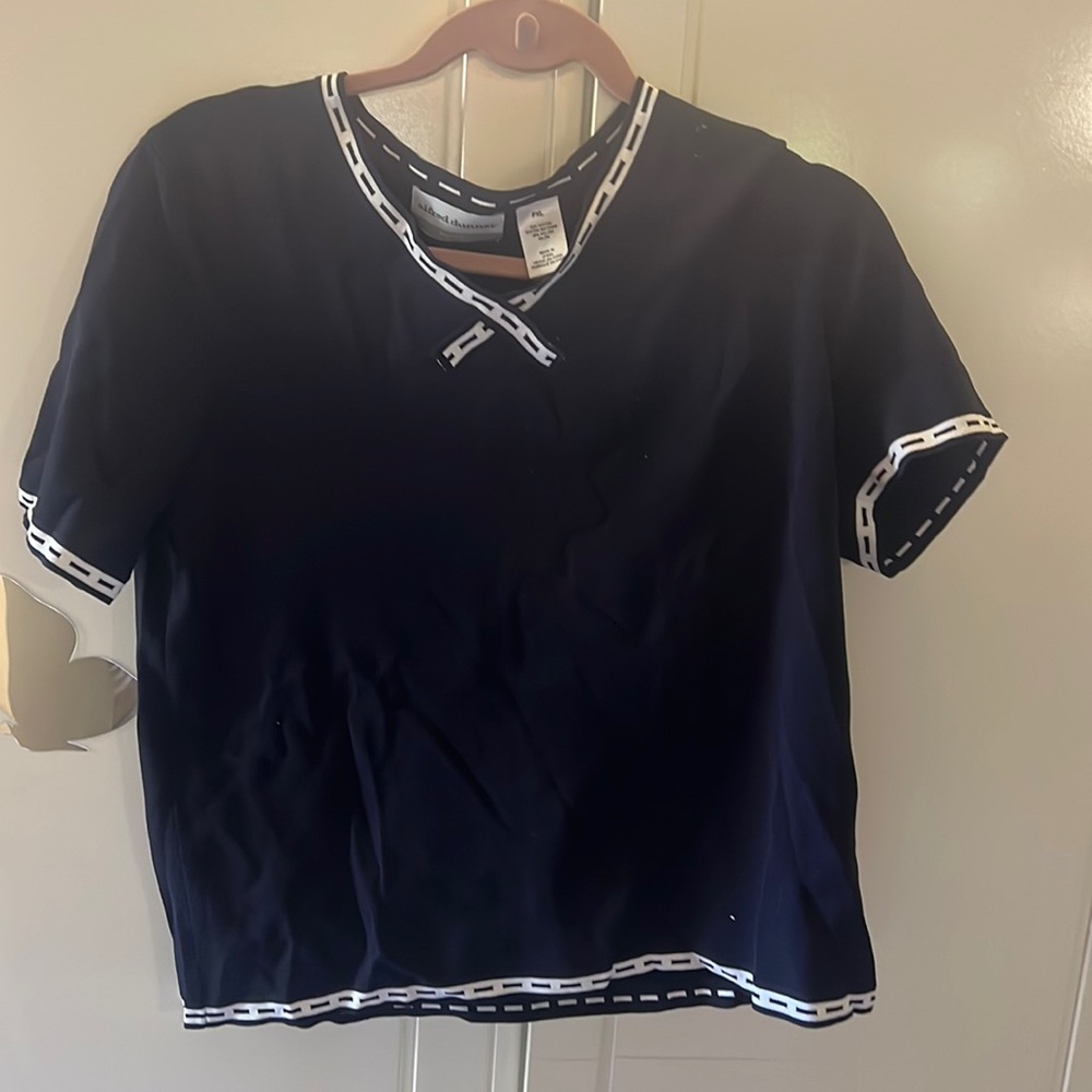 Alfred Dunner Navy White Outline V
Neck Knit Top  Size PXL